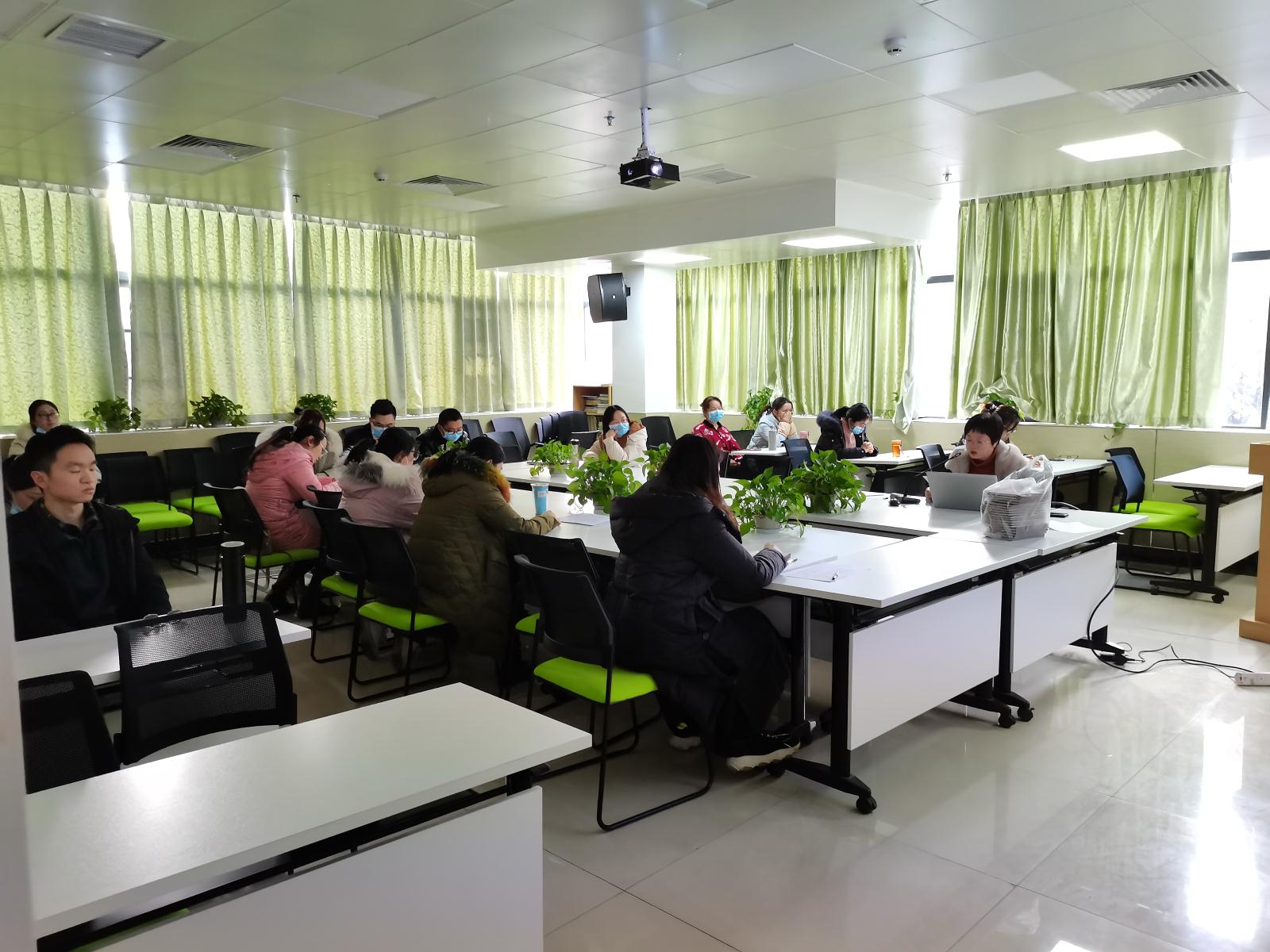 检验科科务会2.jpg 检验科科务会2.jpg