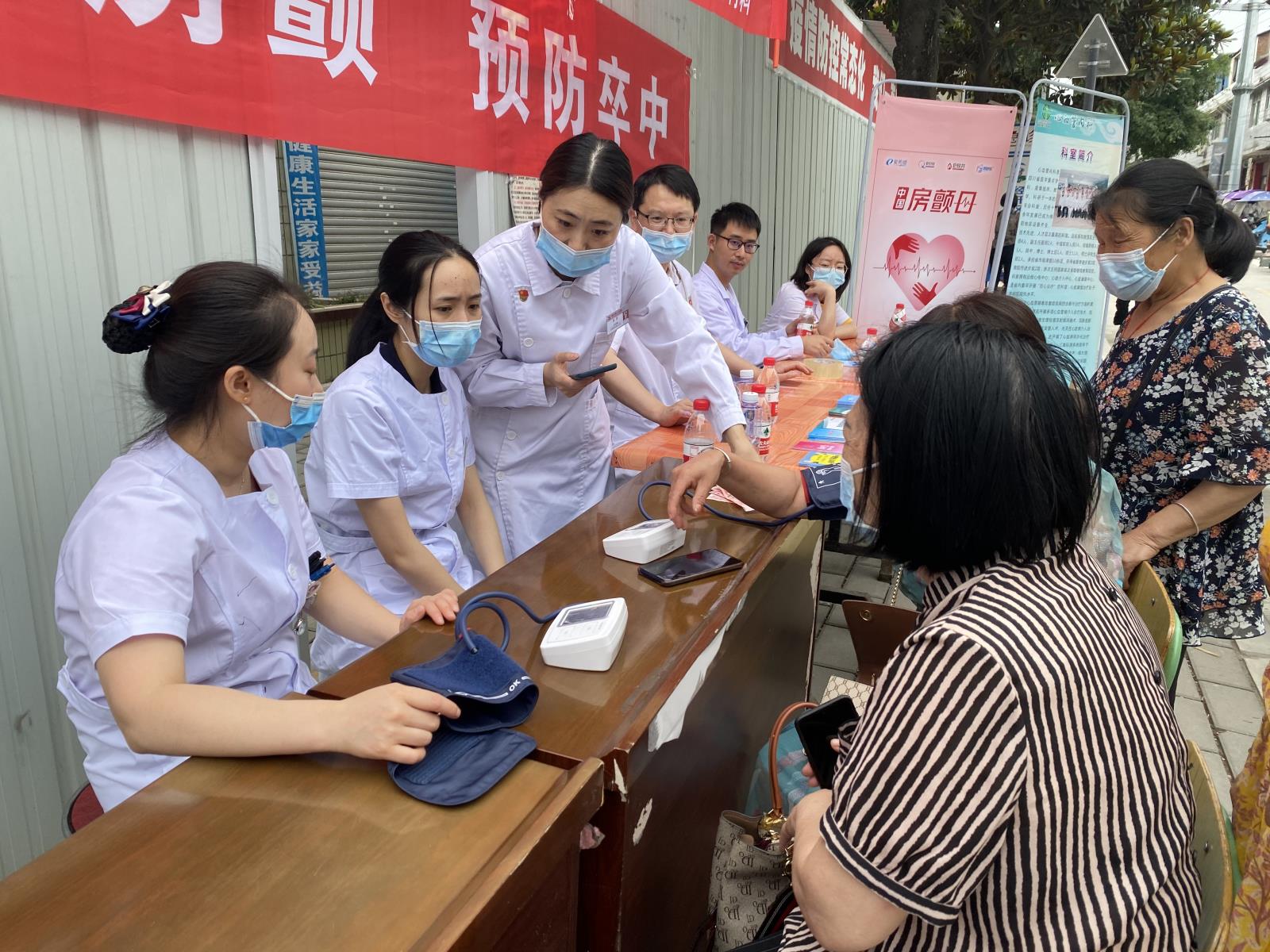 义诊3.jpg 义诊3.jpg