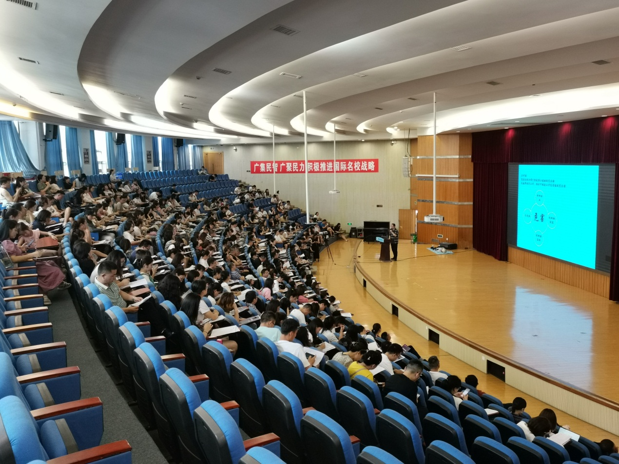 三医党员送健康活动走进绵阳富乐国际中学