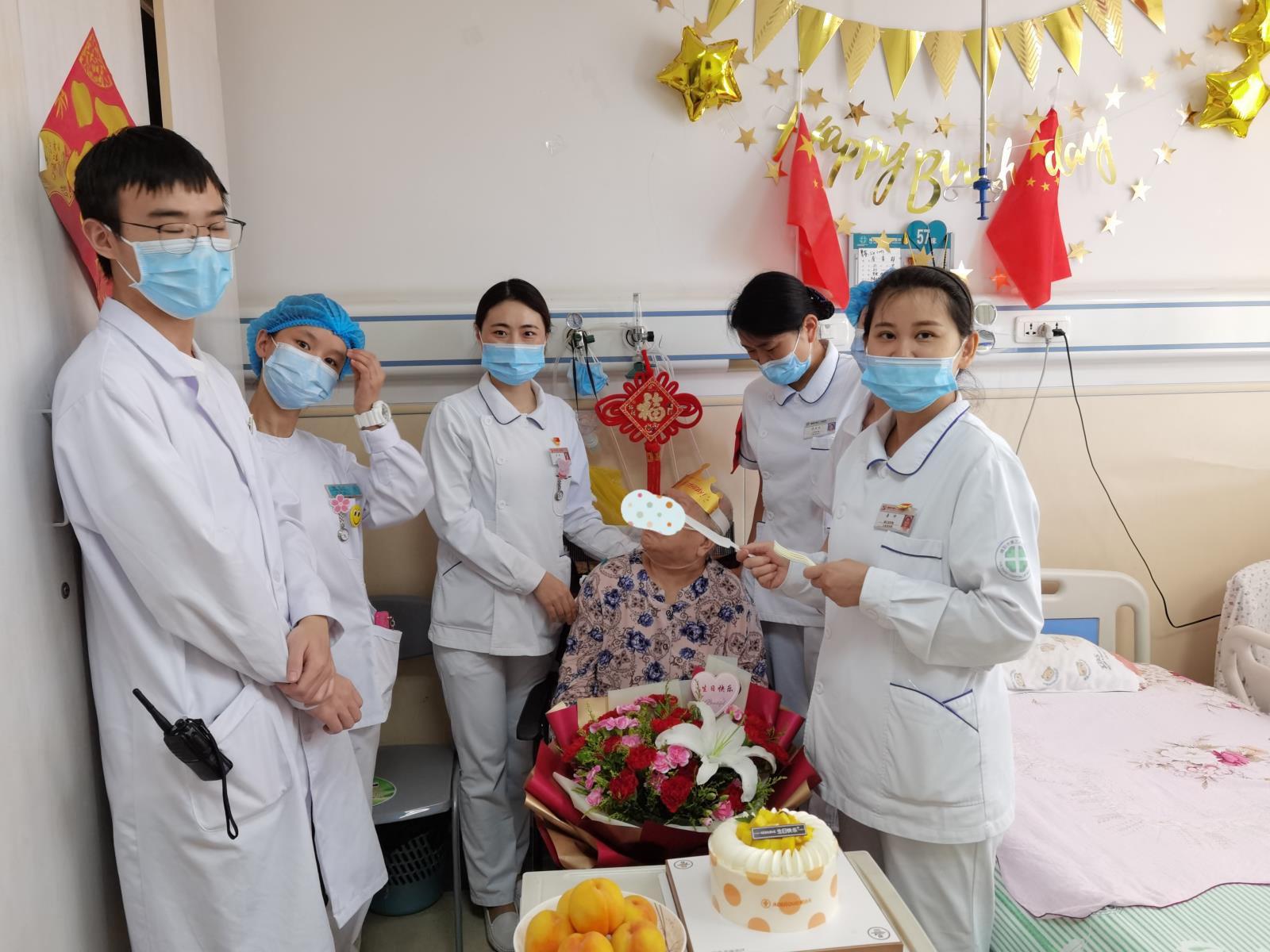 病毒无情，“医”路有爱：心血管内科医护人员陪伴患者过生日