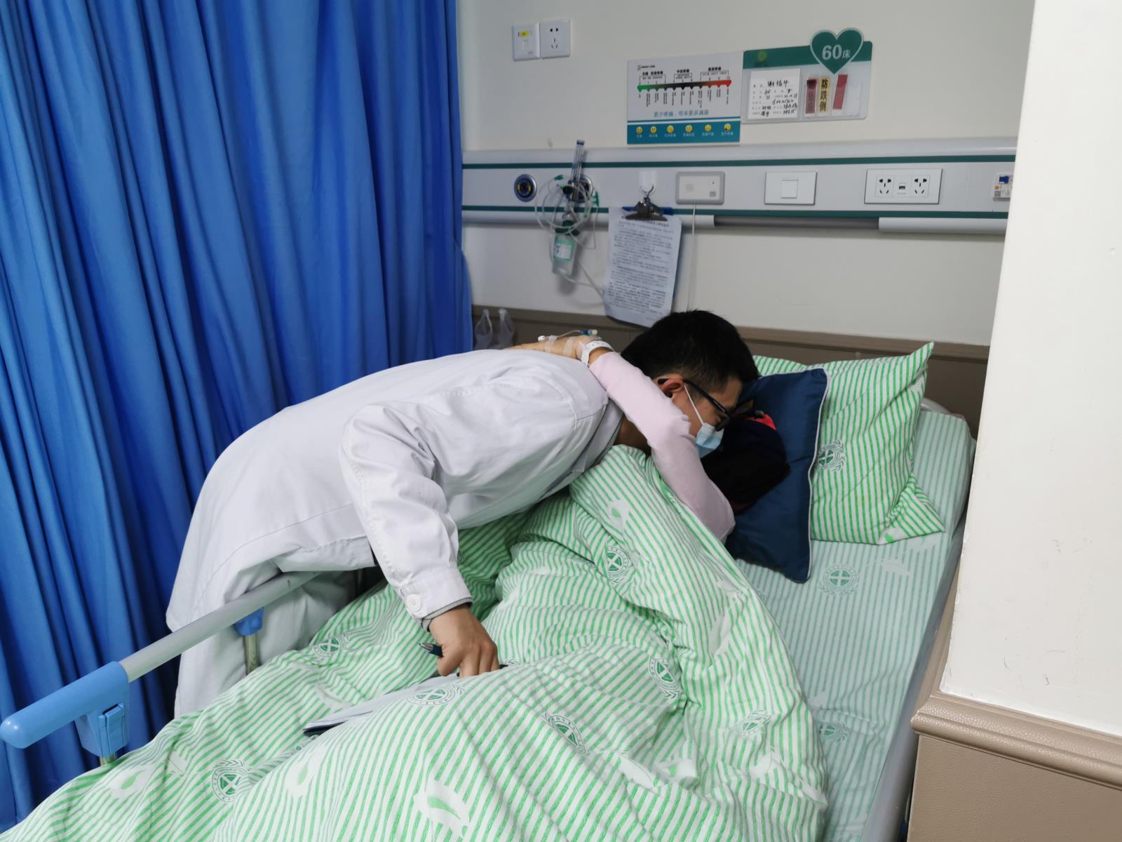 拥抱.jpg 拥抱.jpg