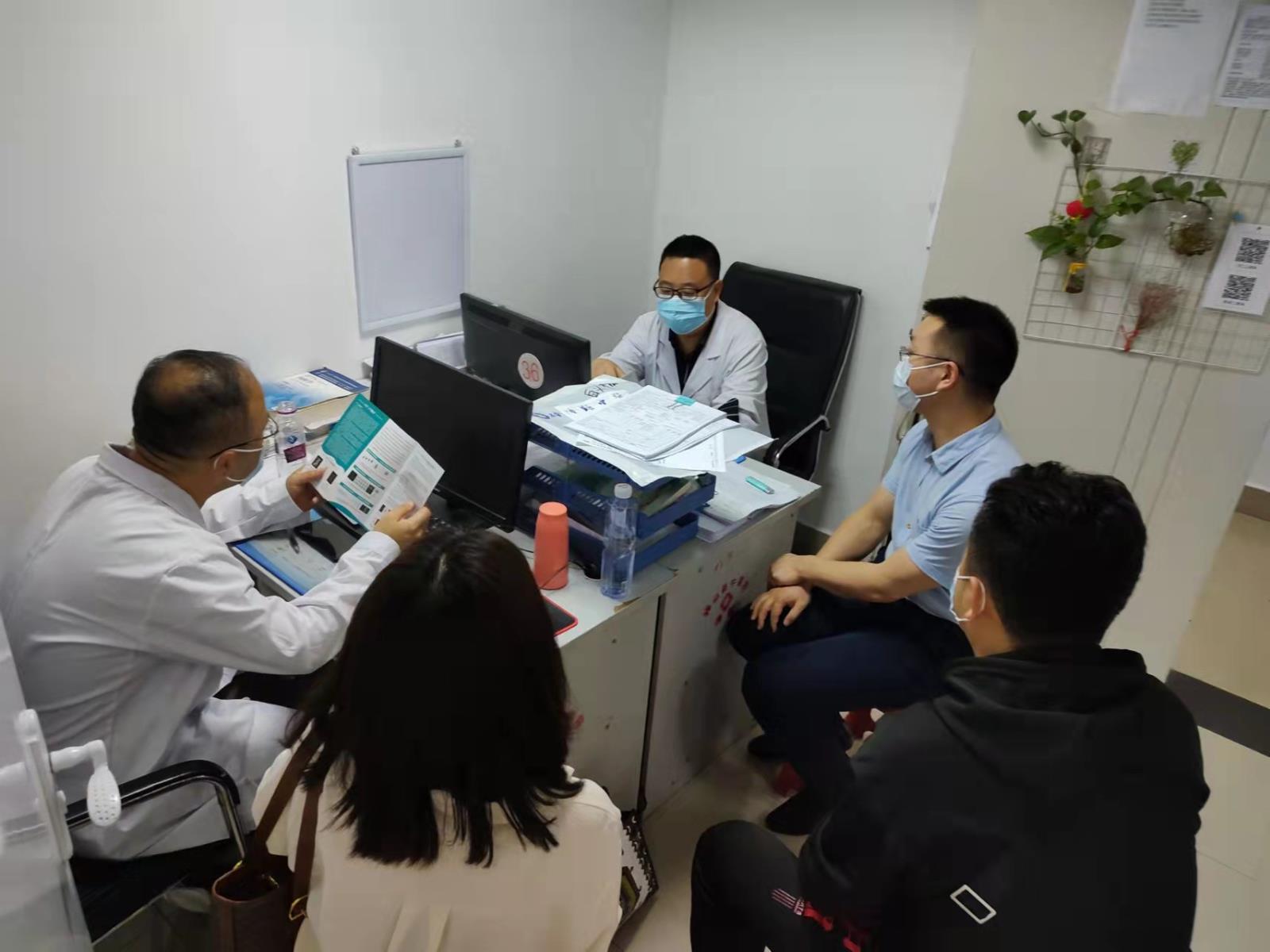 促交流、共发展——核医学科到基层医院开展业务交流