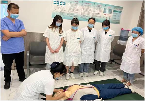 核医学科举行心肺复苏急救演练考核