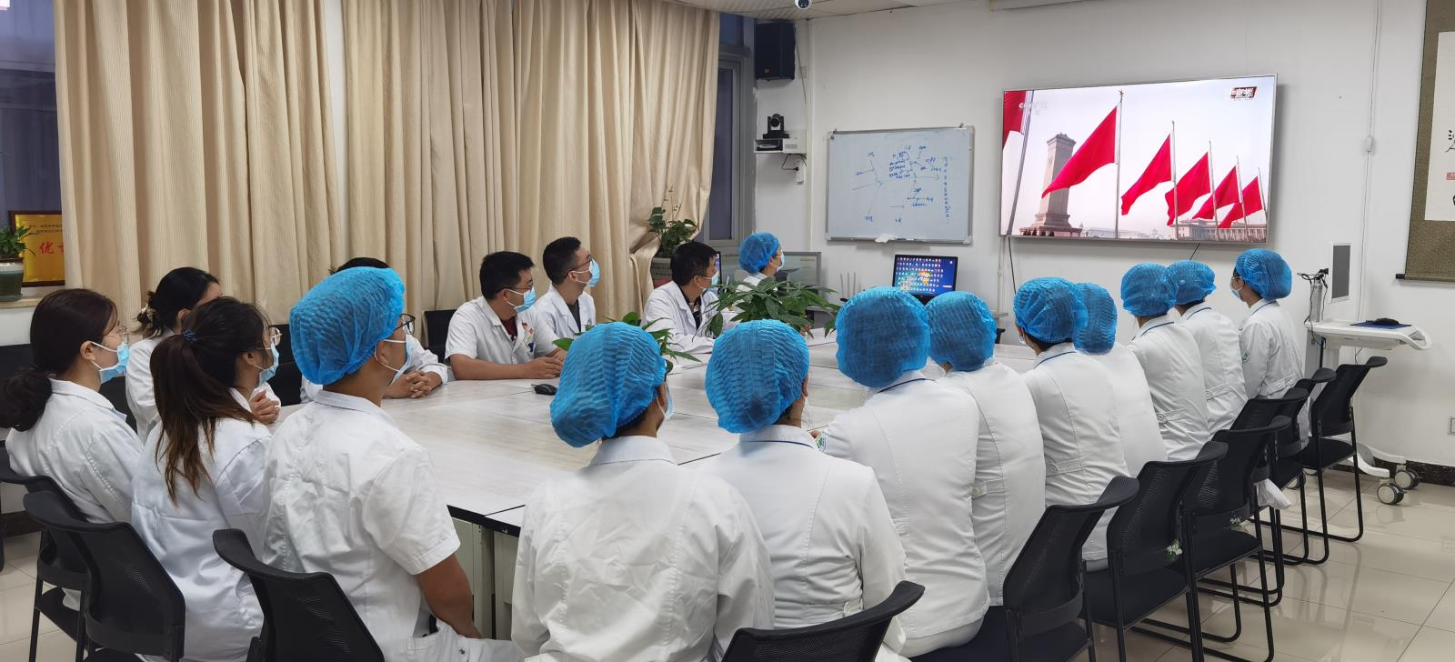 医心向党，坚守“疫”线