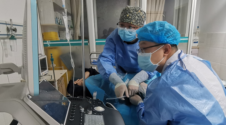 超声诊断科介入团队急诊完成超声引导下胆囊穿刺置管引流