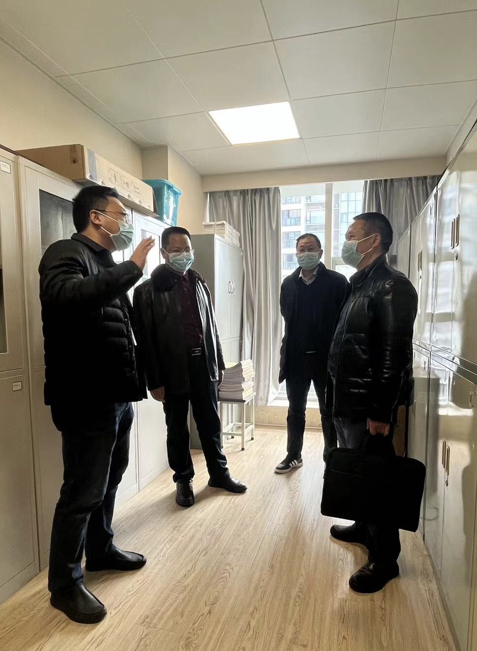 绵阳市司法局二级调研员廖超伦一行赴四川三益法医学司法鉴定所开展监督调研工作