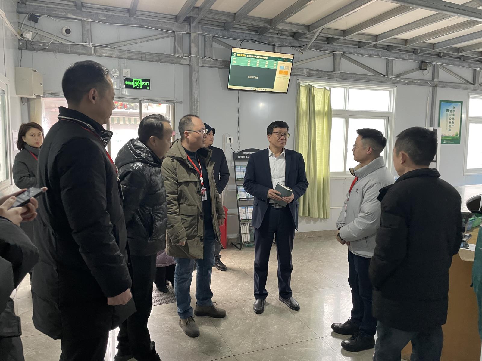 绵阳市第三人民医院副院长张润峰到高新分院进行春节前安全督导检查