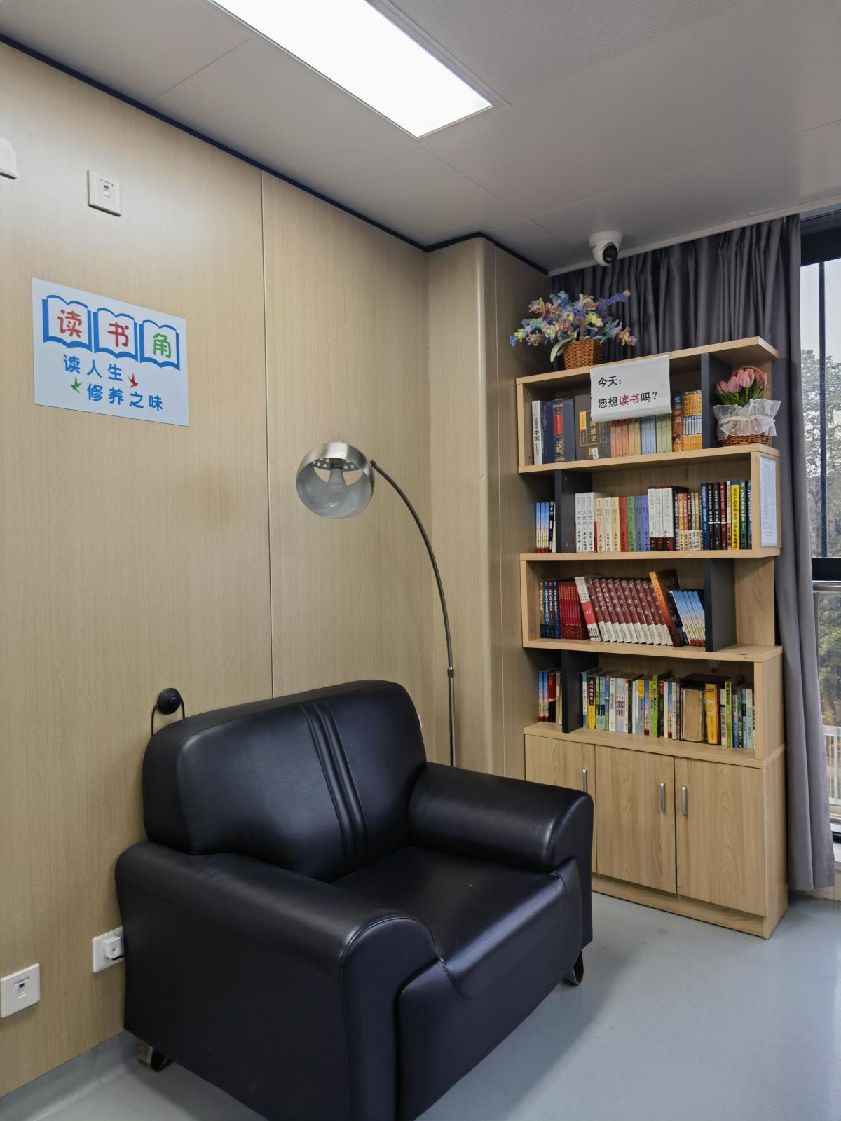 老年三科为患者及家属丰富“读书角”书籍