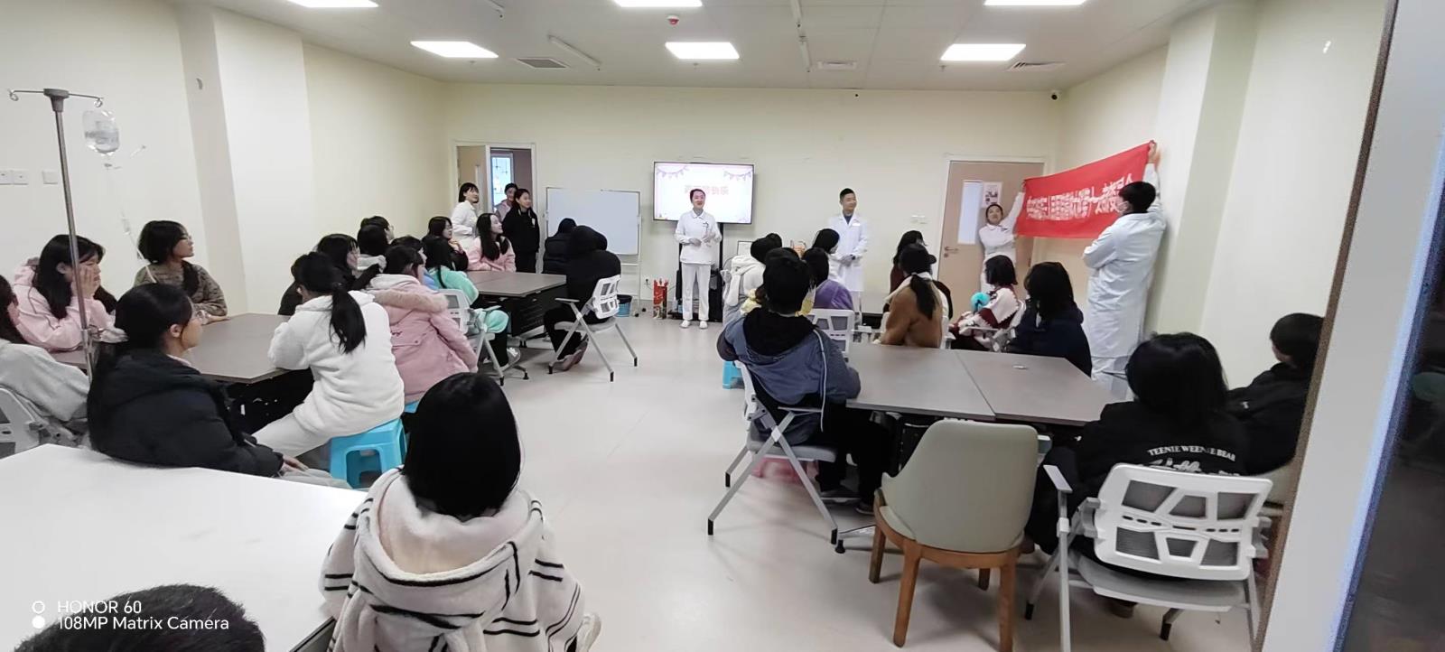 精神大科第六党支部为在院患儿举行主题活动