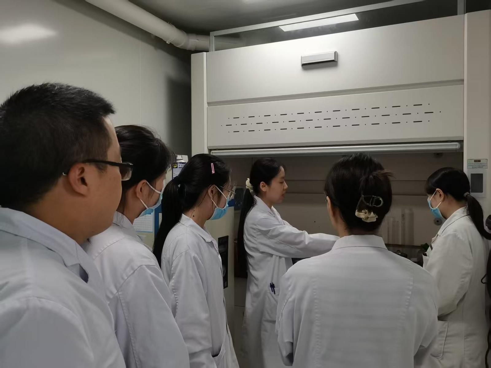 病理科技术组实行“3+1式”业务学习模式，学习效果显著