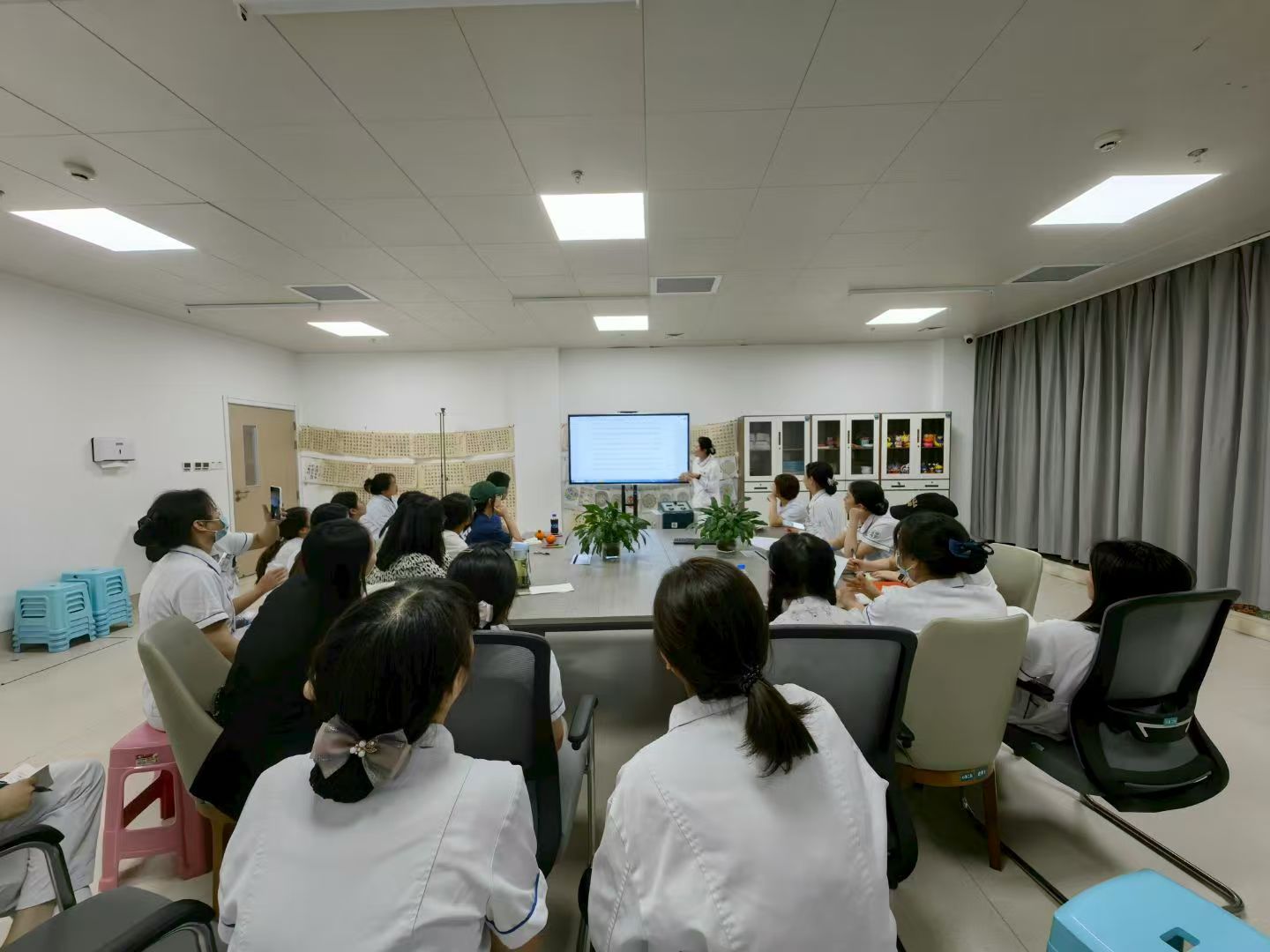 言传身教促成长 | 心身疾病二科组织开展患者查房教学活动