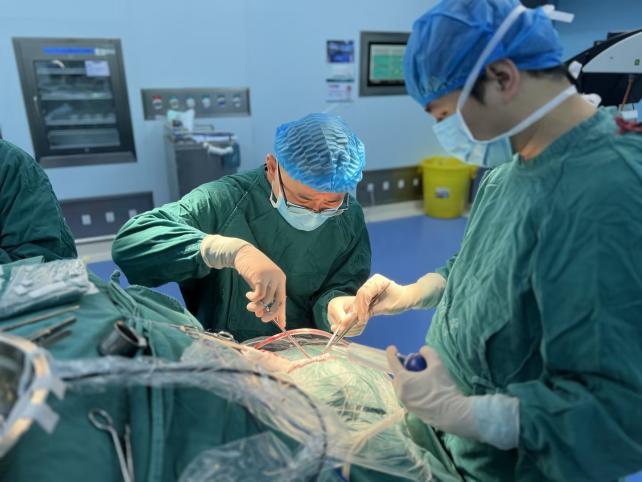 高新特急重｜市三医院二院区神经医学中心成功救治两例复杂神经肿瘤患者 ，让花甲患者重获新生